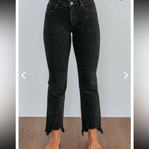 Stylish Black Frayed Hem Cropped Jeans